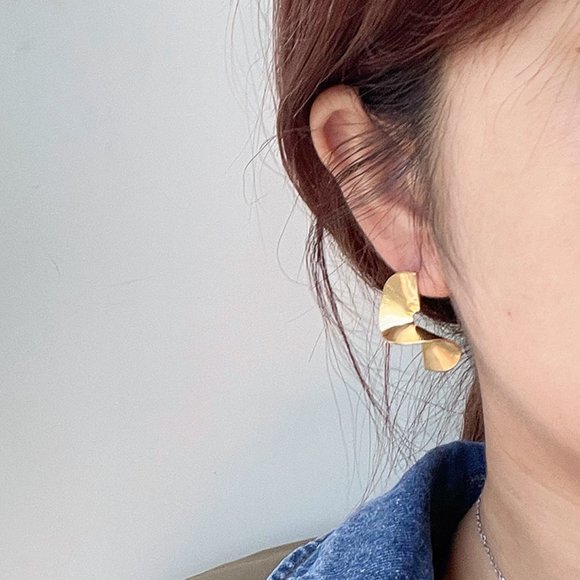 Gold and silver metal spiral fan-shaped earrings - Picture 11 of 12